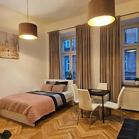 Cinnamon & Lenart Apartament *